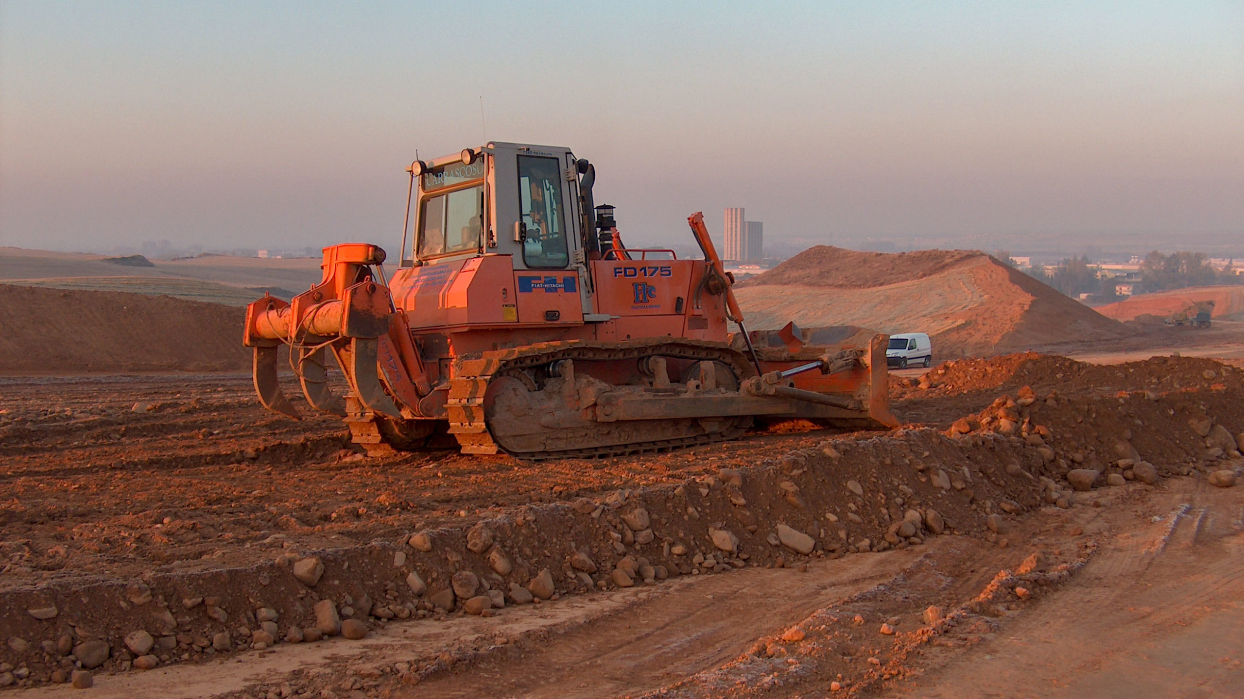 relleno-zahorra-natural-buldozer-carretera-gu-10 Nivelación z2 en plataformas y caminos